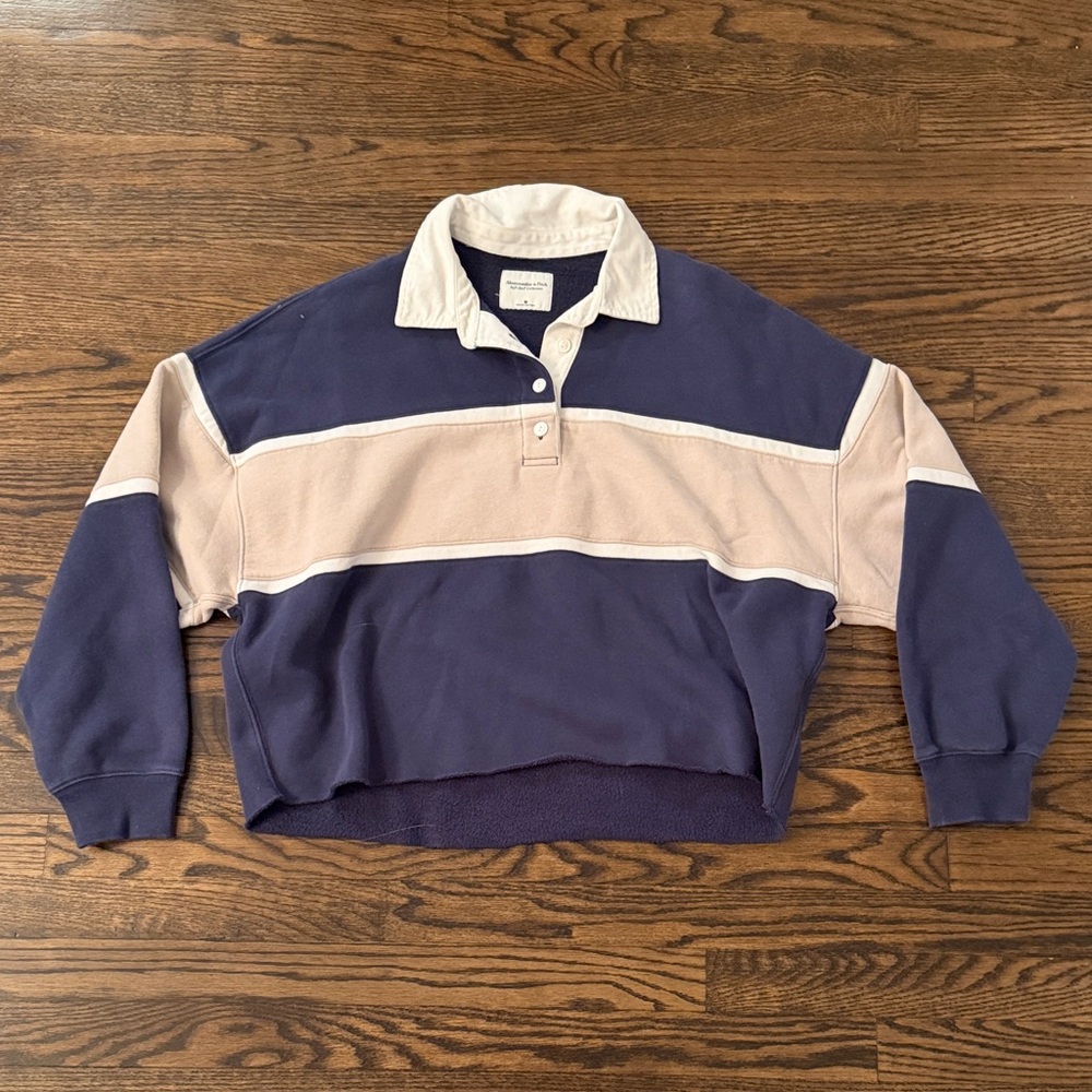 Abercrombie & Fitch Navy and Cream Women's Sweater